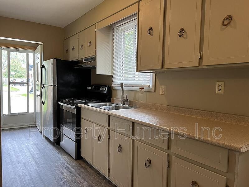 1st image of 85 Gladstone Ave