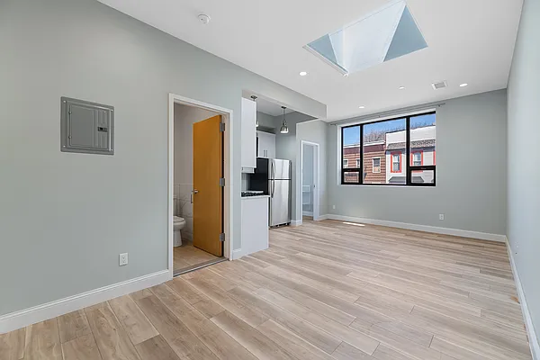 Rented by REAL New York | media 17