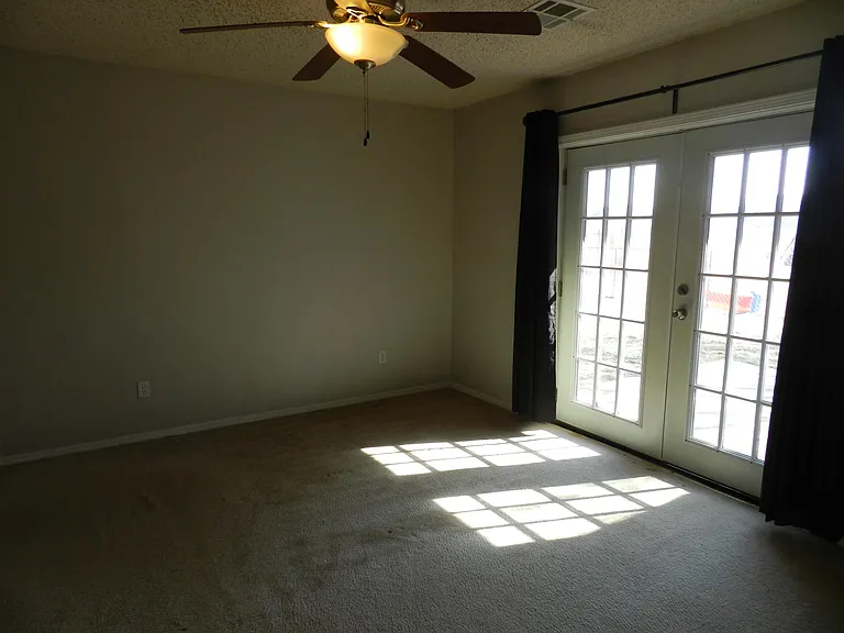 2615 NW Locksley Ln — Photo 7