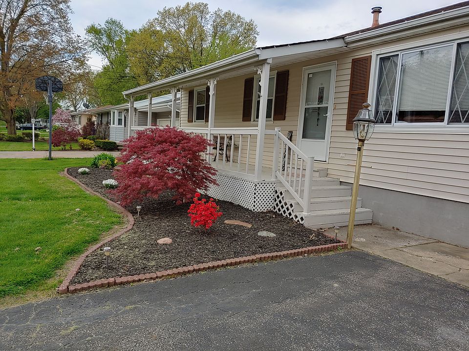 1st image of 1048 Plaza Dr