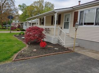 1048 Plaza Dr, Amherst, OH 44001