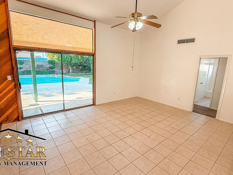 2246 Hasti Acres Dr — Photo 18
