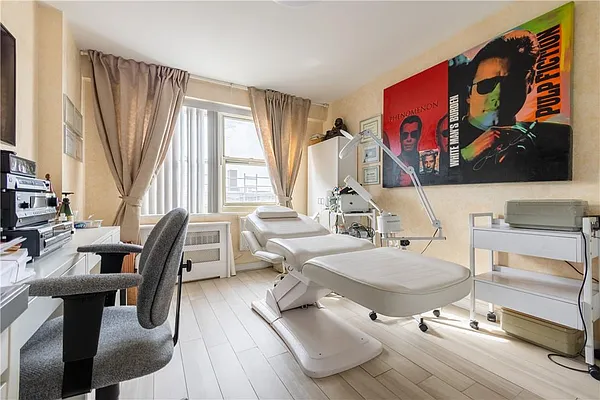 Sold by Remax Edge | media 16