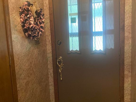 2nd image of 2218 Elmwood Ln
