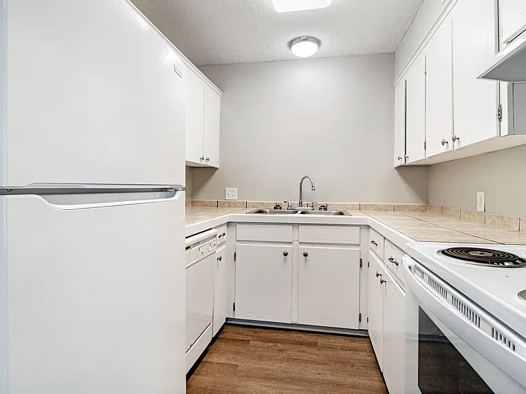 County View Apartments — Photo 15