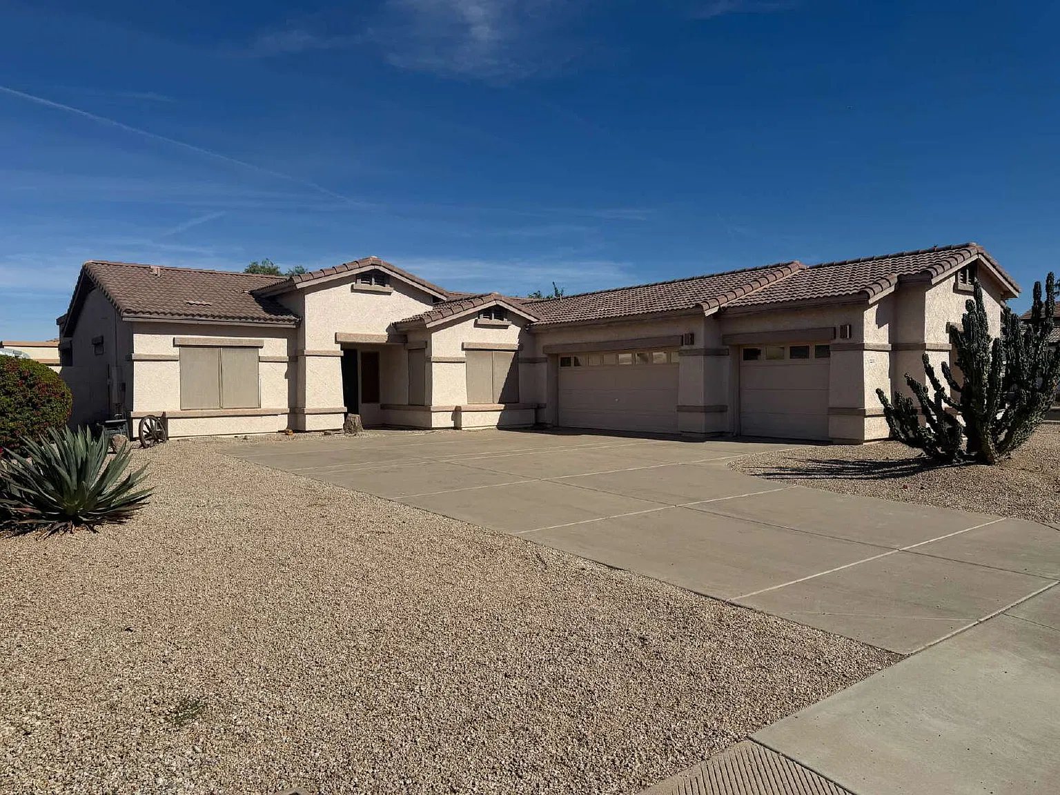 3 bed, 2.0 bath, 1826 sqft, $2,495 — Photo 2