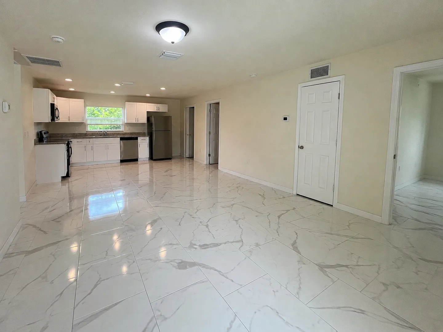 3br 2ba Single Family home in a Great Location! — Photo 2