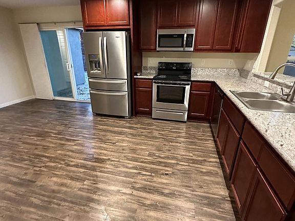 3rd image of 306 Oak Ave