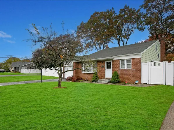 30 Avenue I, Farmingdale, NY 11735