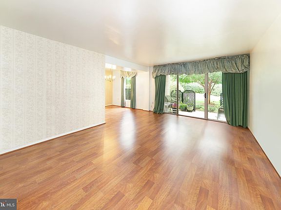 5th image of 39 Canterbury Sq APT 101