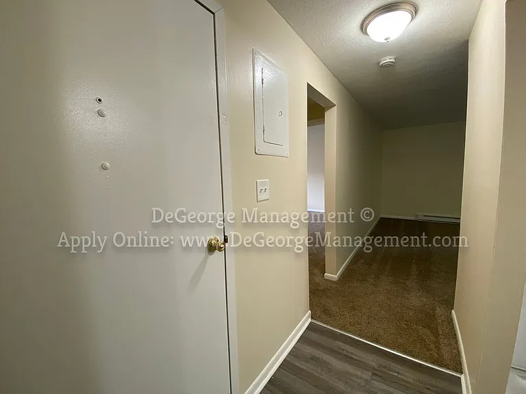 Woodside Court Apartments — Photo 15