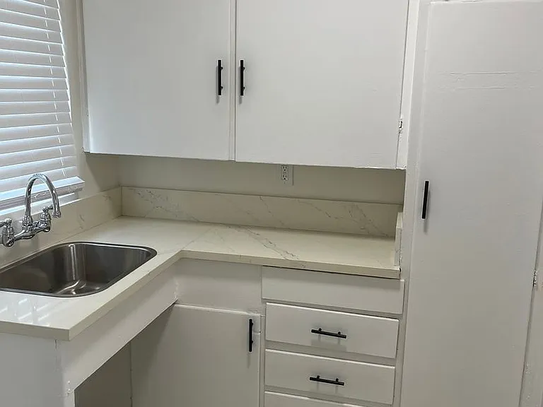 305 E Colorado Blvd — Photo 7