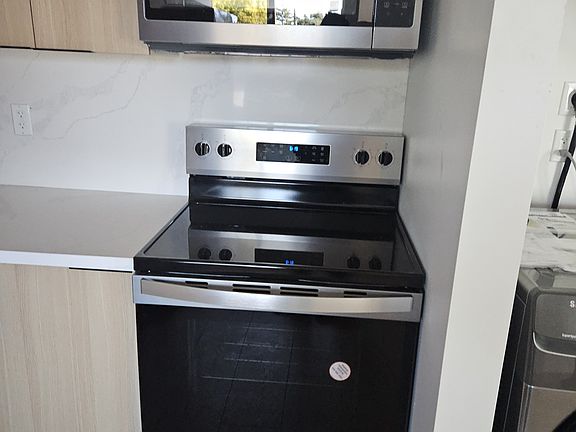 2nd image of 603 W 46th St #3/4