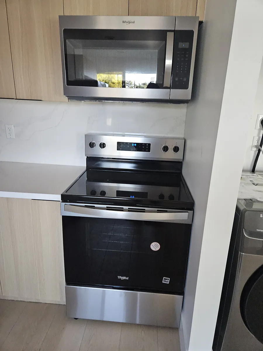 Building Photo - 603 W 46th St #1/4