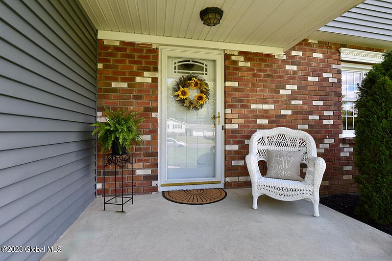 3rd image of 18 Greenridge Drive