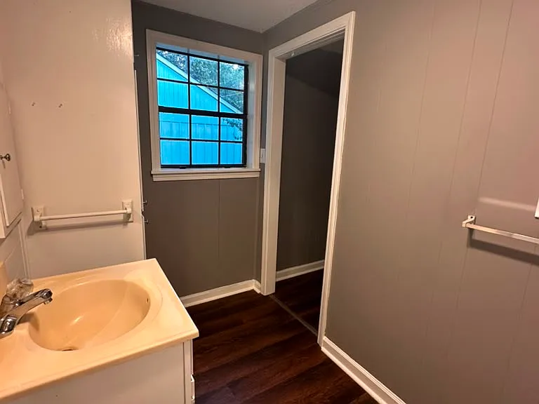 821 Desoto Pl — Photo 8