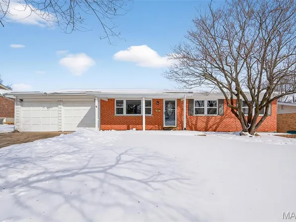 2520 Chartom Mar Dr, Saint Charles, MO 63301