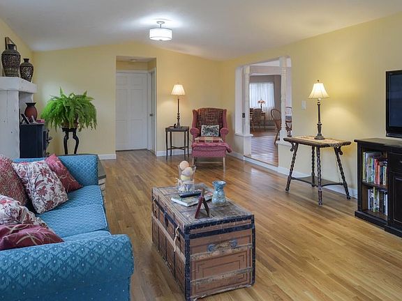 3rd image of 5 Parkview Ln