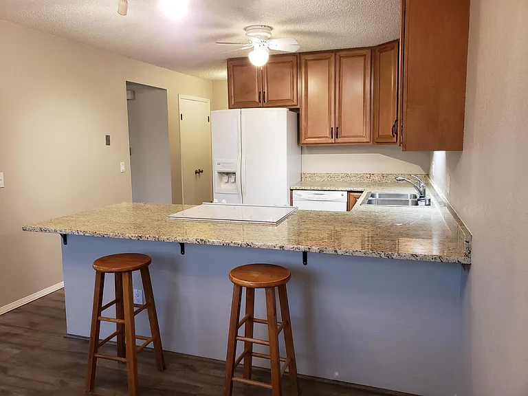 2504 1/2 Rose Dr #B — Photo 7