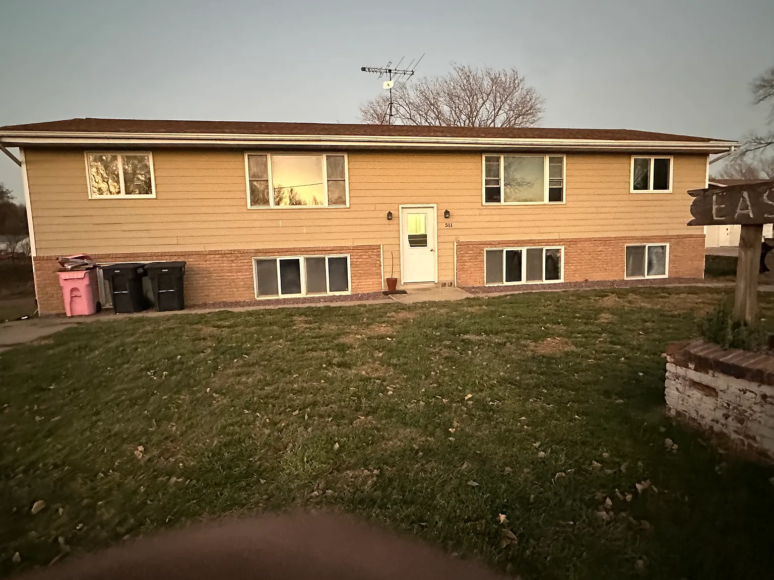 2 bed, 750 sqft, $750 — Photo 1