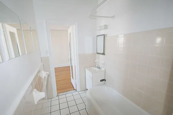 Rented by Green Home NY Realty LLC | media 7