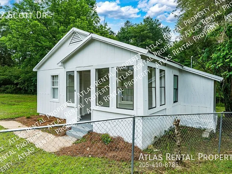 92 Scott Dr — Photo 2