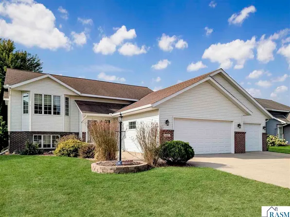 409 Grayhawk Dr, Mankato, MN 56001