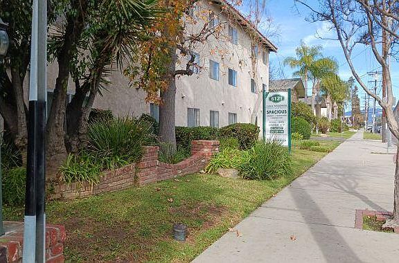 2nd image of 6121 Woodman Ave #309