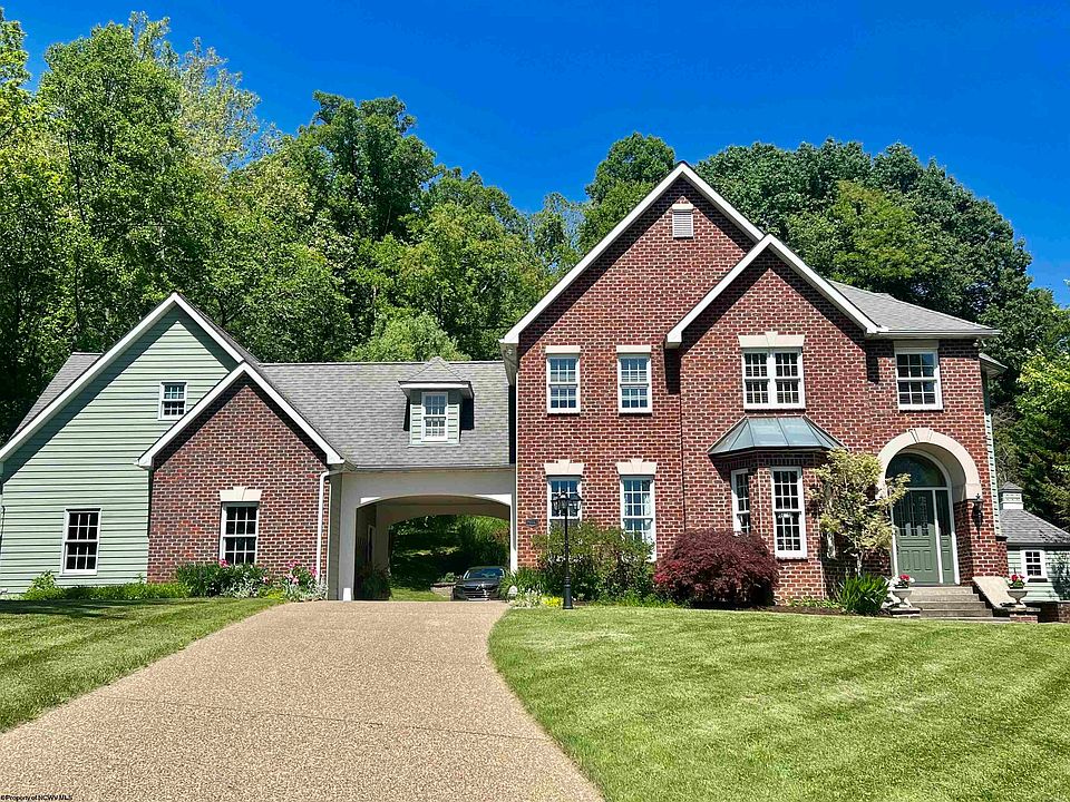 1st image of 11 Bel Manor Dr