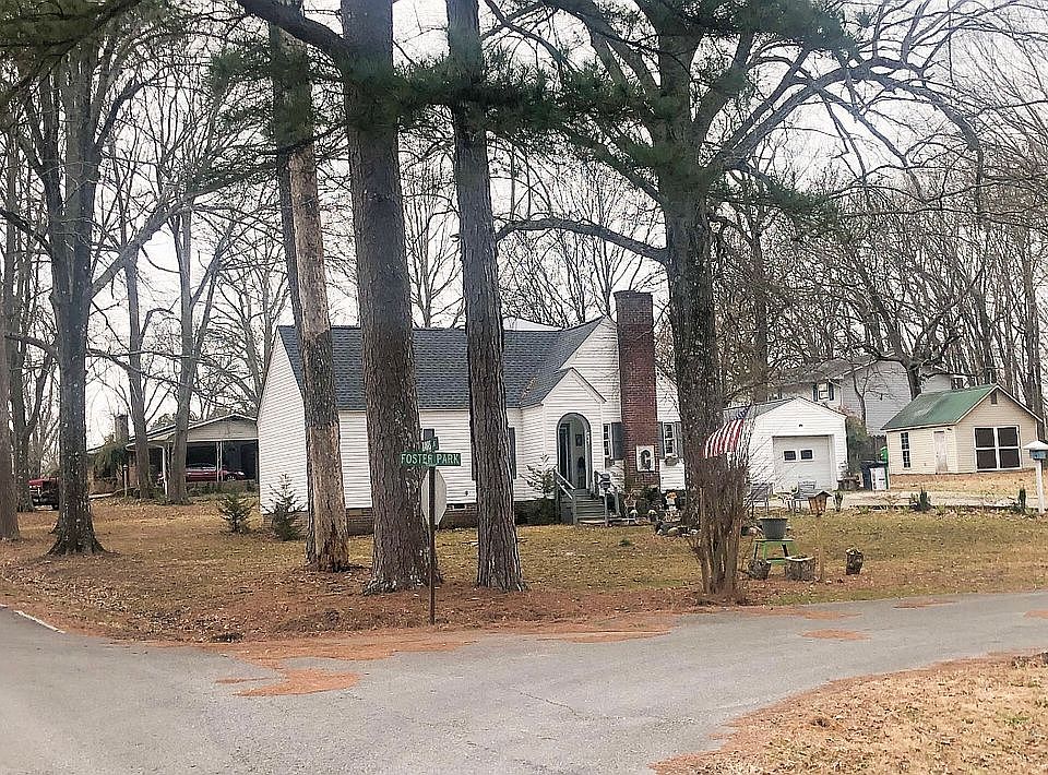 1st image of 400 Foster Park St