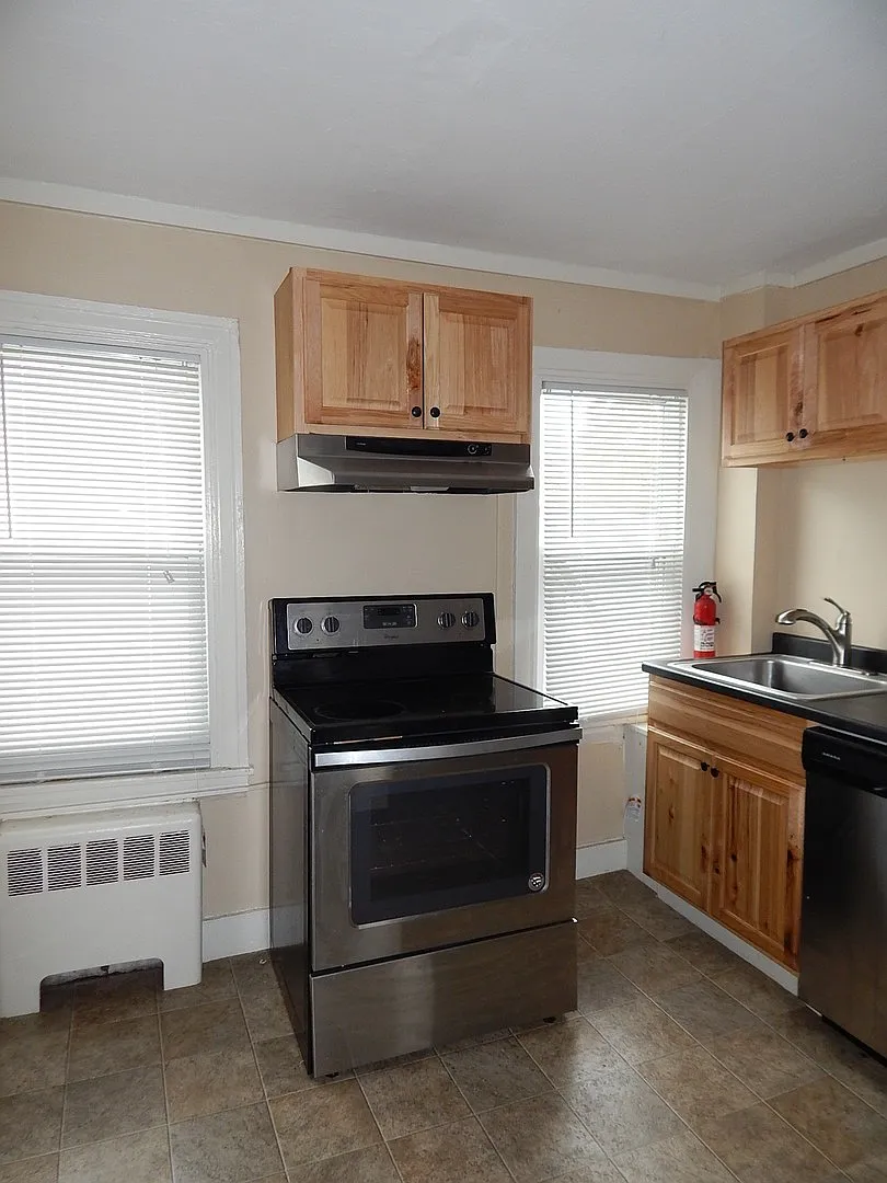 110 Essex St (4 Units) — Photo 2