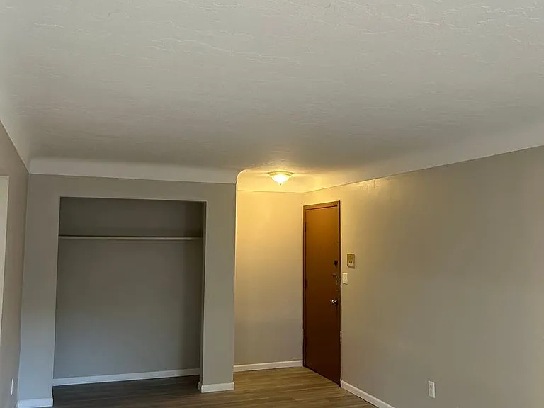 1630 Marion St — Photo 5