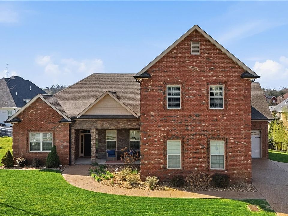1st image of 604 Pickett Dr