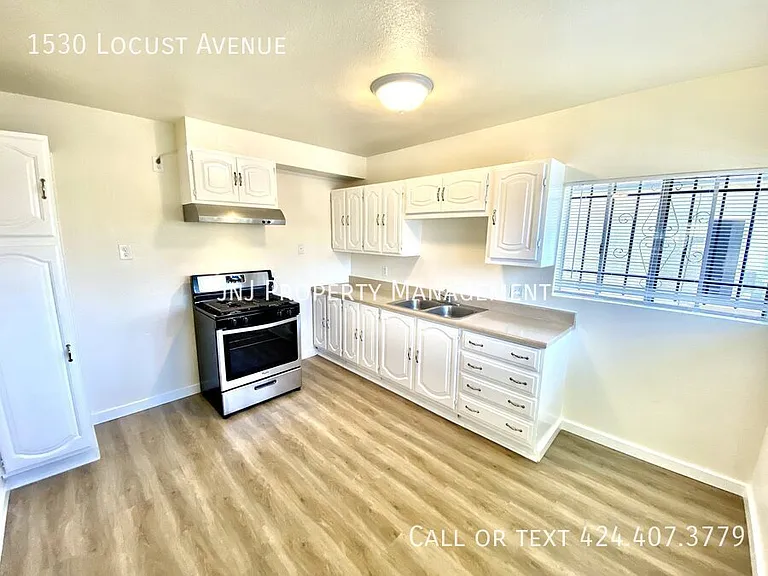1530 Locust Ave — Photo 1