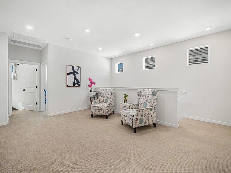 153 E Central Pkwy — Photo 27