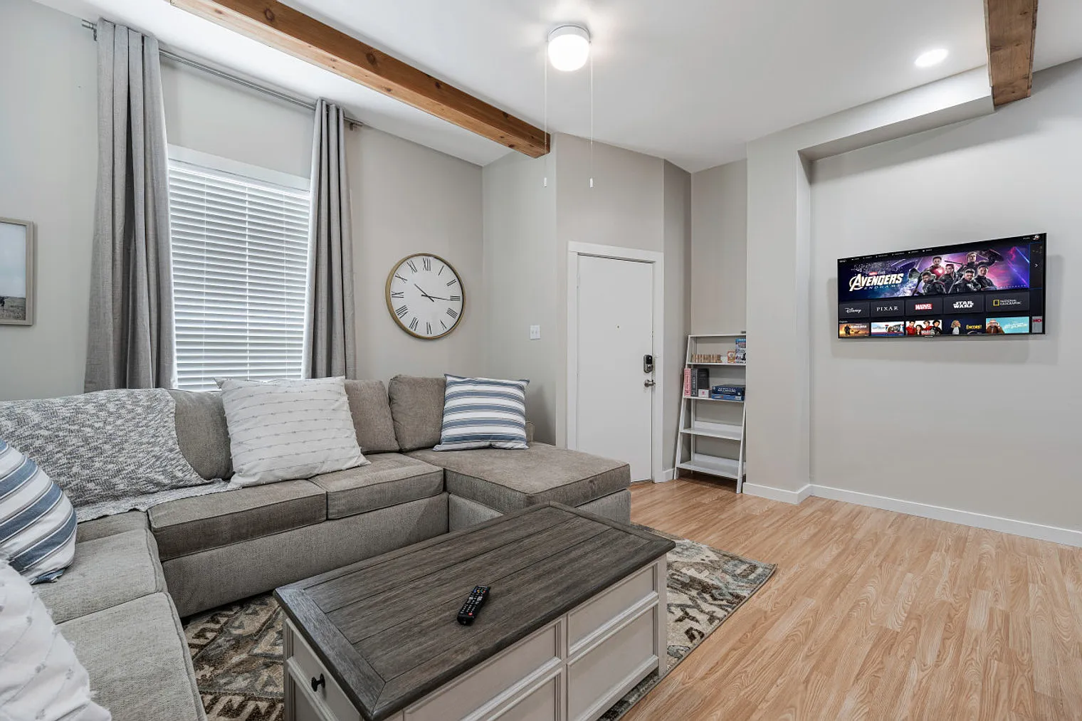 3 bed, 2.0 bath, 1334 sqft, $5,530 — Photo 1