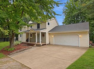 496 Kuwe Ln, Lapeer, MI 48446