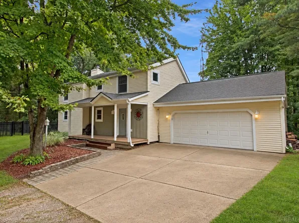 496 Kuwe Ln, Lapeer, MI 48446
