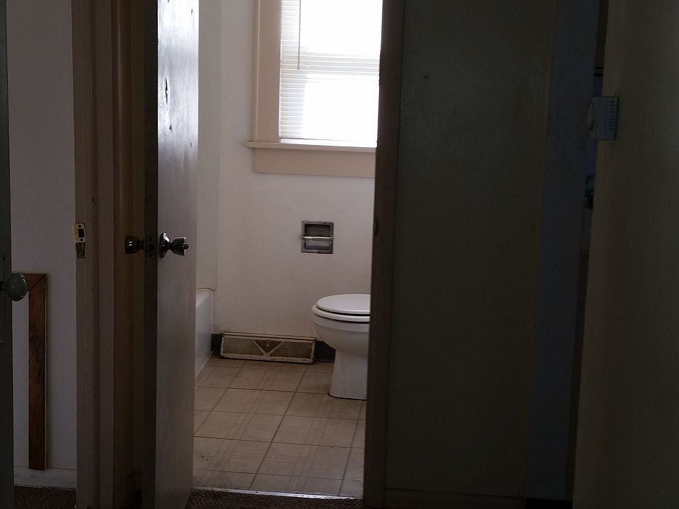 1st image of 551 Baird St #Up