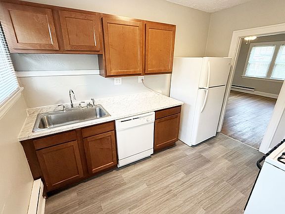 2nd image of 415-419-423 Probasco St #415-15