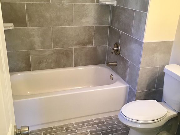 4th image of 3238 Village Glen Dr