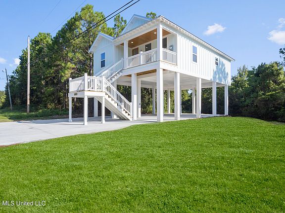 3rd image of 302 Terrace Ave