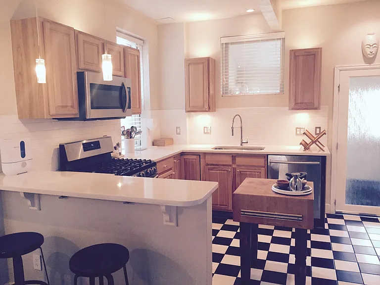 2515 N Clarkson St #A — Photo 11