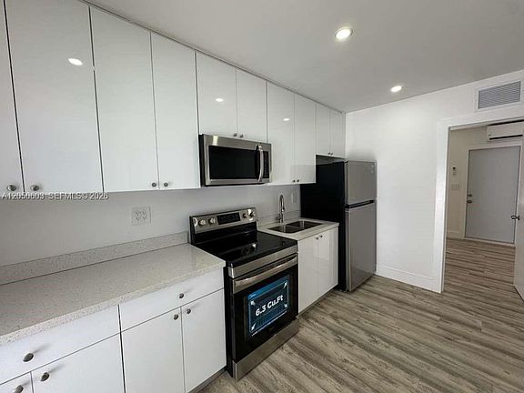 5th image of 885 SW 29th Ave APT 3
