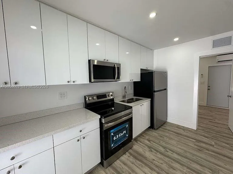 885 SW 29th Ave #3 — Photo 5