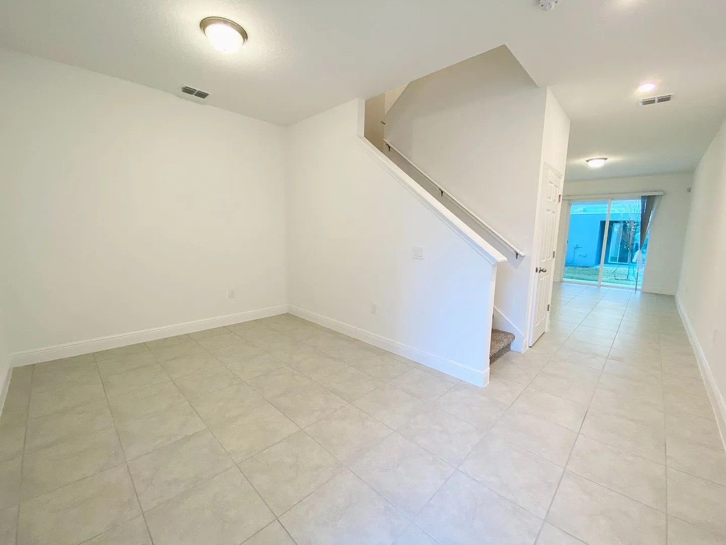 Awesome Townhome for Rent — Photo 2