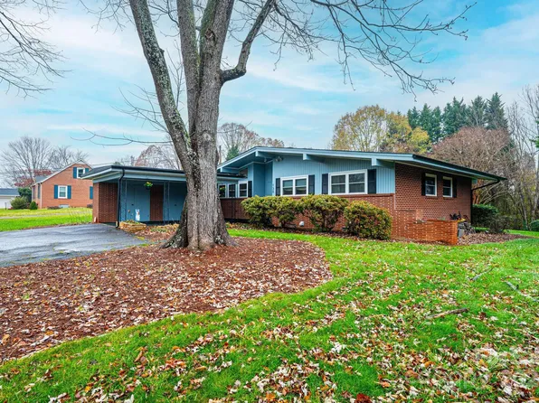 130 21st Ave NW, Hickory, NC 28601