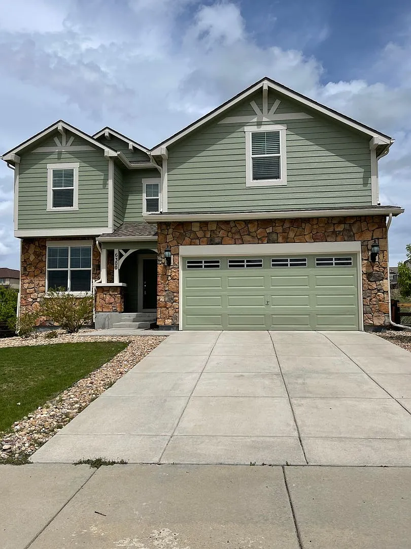 5 bedrooms Single Family House in Aurora 80016 — Photo 1