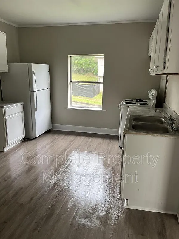 4 bed, 2.0 bath, 1644 sqft, $1,100 — Photo 3