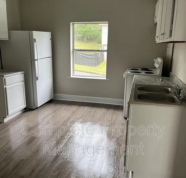 1434 Thomason Ave — Photo 3